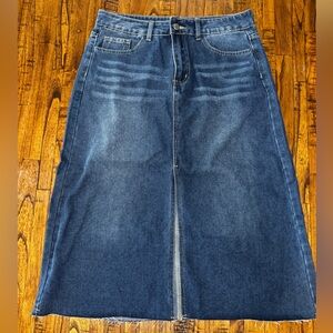 Women’s Medium Wash Jean Skirt with Frayed Hem Size Large